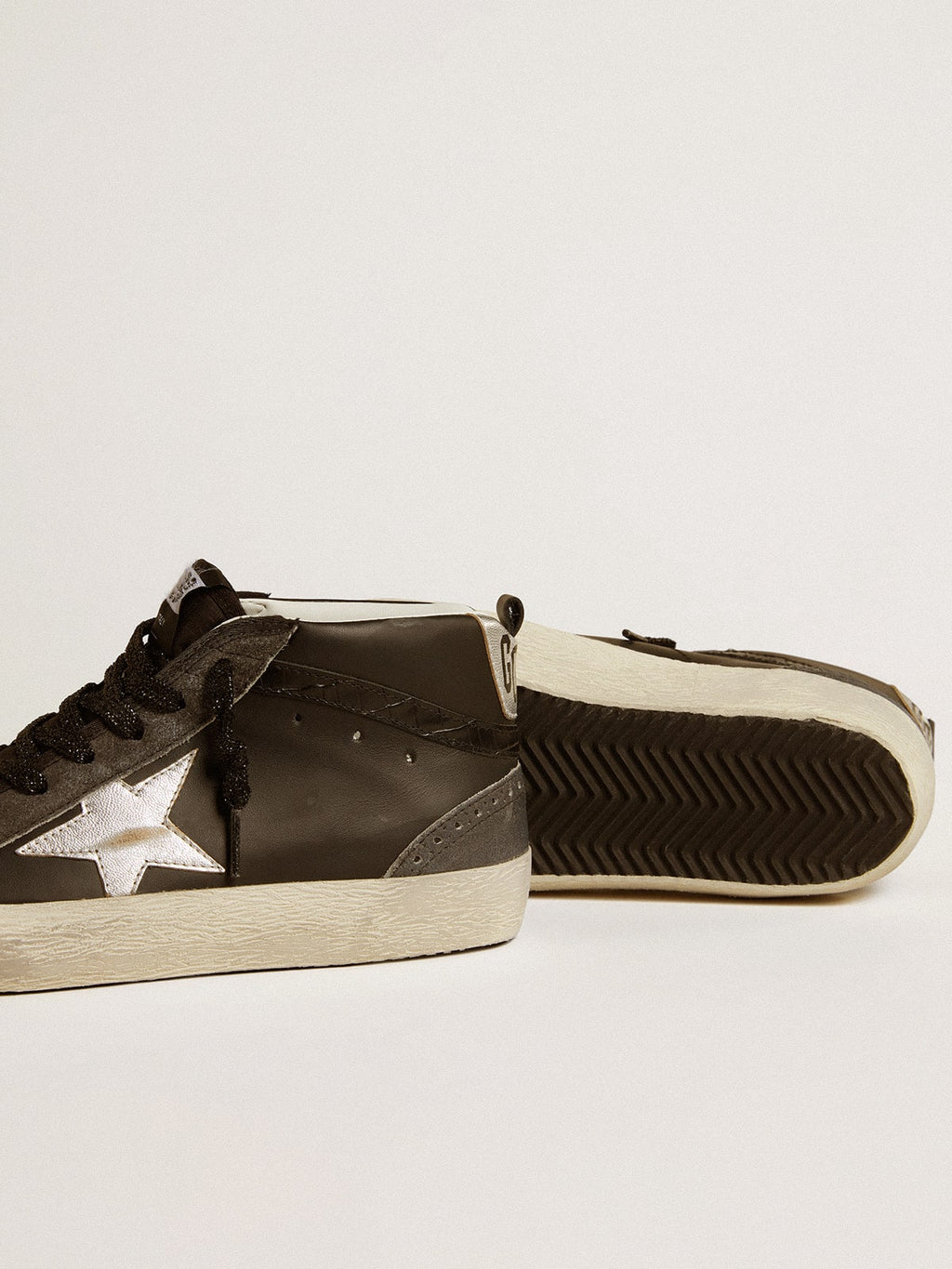 Mid Star da donna in pelle nera con stella in pelle metallizzata argento