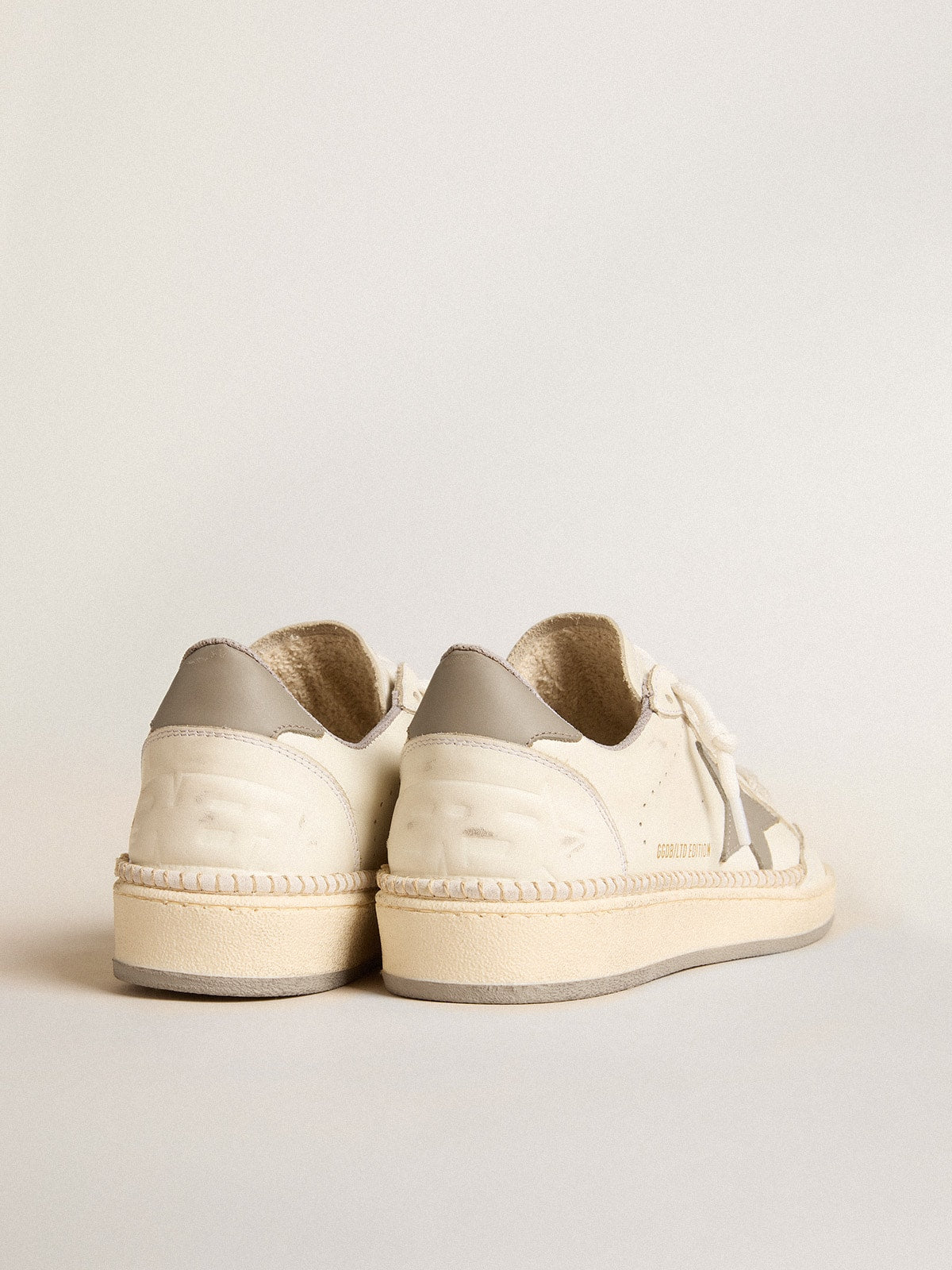 Ball Star LTD da donna con stella in pelle grigia, linguetta sul tallone e cuciture